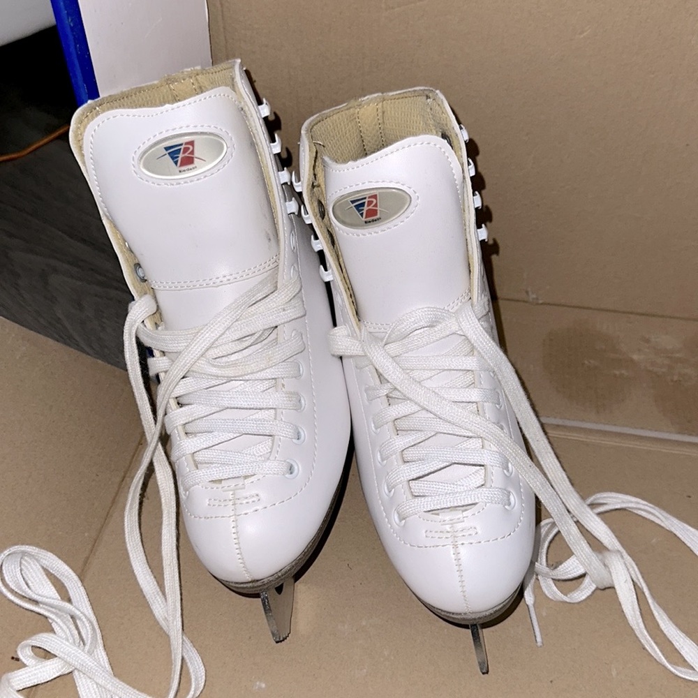 Riedell white ice scates